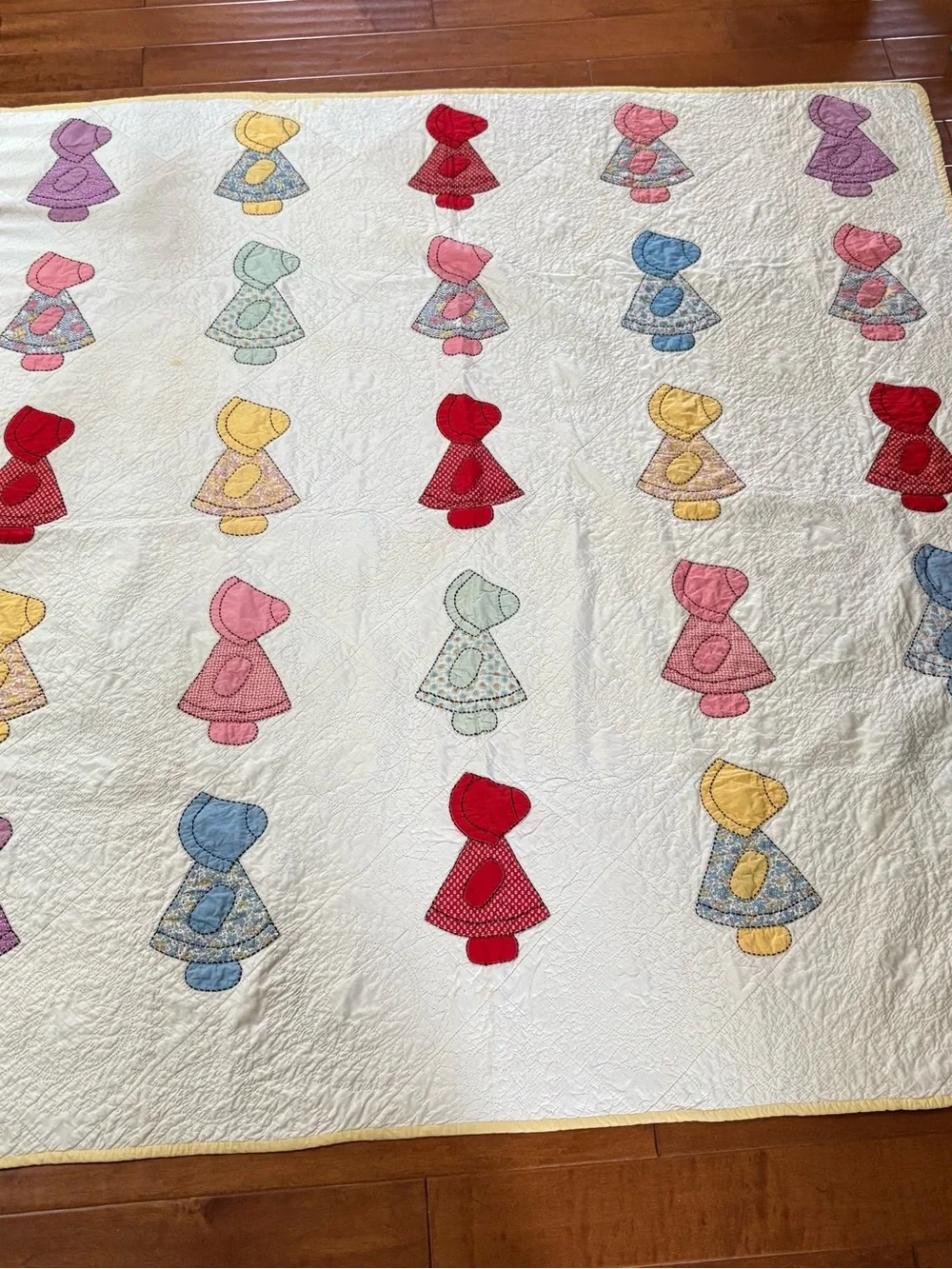Vintage Sunbonnet Sue Applique Quilt - Multicolor on White